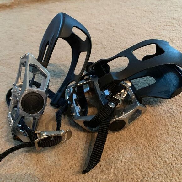 JG Toe Clip Bicycle Pedals With Straps - Picture 5 of 7